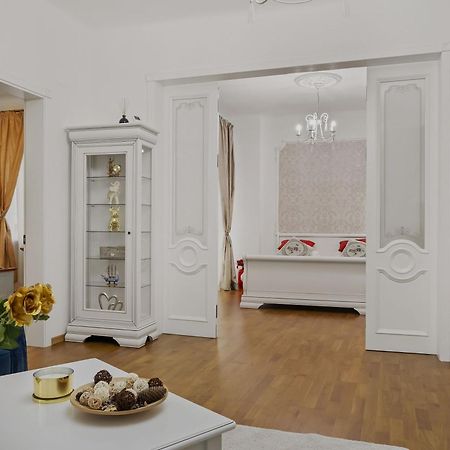 Sweet Luxury Three Rooms Apartment City Center Universitate Bukurešť Exteriér fotografie